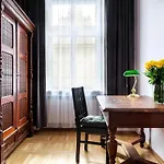 Tyzenhauz Old Town Apartment