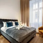 Tyzenhauz Old Town Apartment